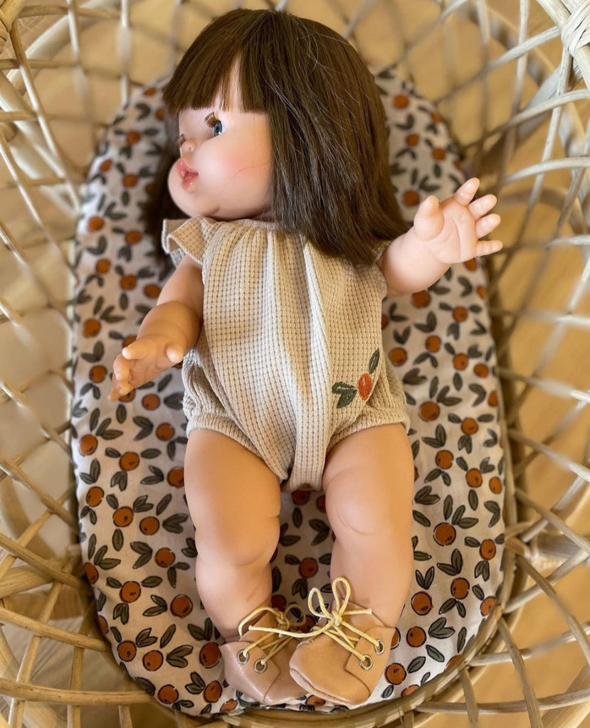 US stockist of Minikane's "Chloe" girl doll.  Measures 13" in height and has moveable limbs.  Anatomically correct and features straight brown hair, white skin and brown eyes.