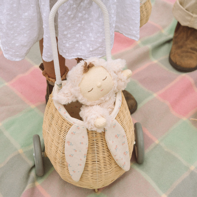 US stockist of Olli Ella's Vanilla Lamby Pookie Cozy Dinkum