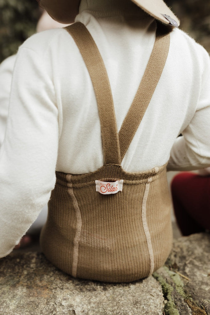 US stockist of Silly Silas' gender neutral, organic cotton footed tights in Acorn Brown.