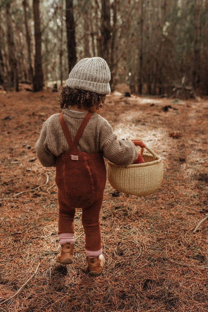 US stockist of Silly Silas' gender neutral, footless Teddy tights in Cinnamon.  Made from 100% okeo tex cotton with retro braces.