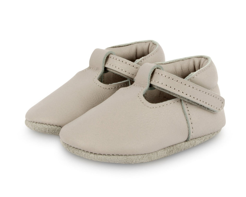 US stockist of Donsje USA's Elia premium handmade leather t-bar shoes.  Light stone in color with velcro fastening.  Sizes 0-12 mths have soft sole, 12-30mths have a soft flexible, rubber sole.