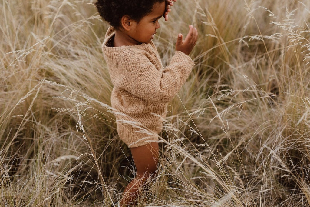 US stockist of Grown Clothing's gender neutral chunky knit rib bloomers in warm brown. Made from 100% cotton with an elastic waistband and two mock wooden buttons.