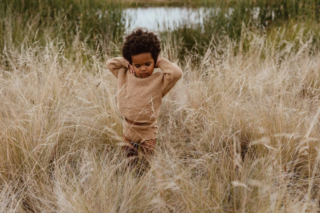 US stockist of Grown Clothing's gender neutral chunky knit rib bloomers in warm brown. Made from 100% cotton with an elastic waistband and two mock wooden buttons.