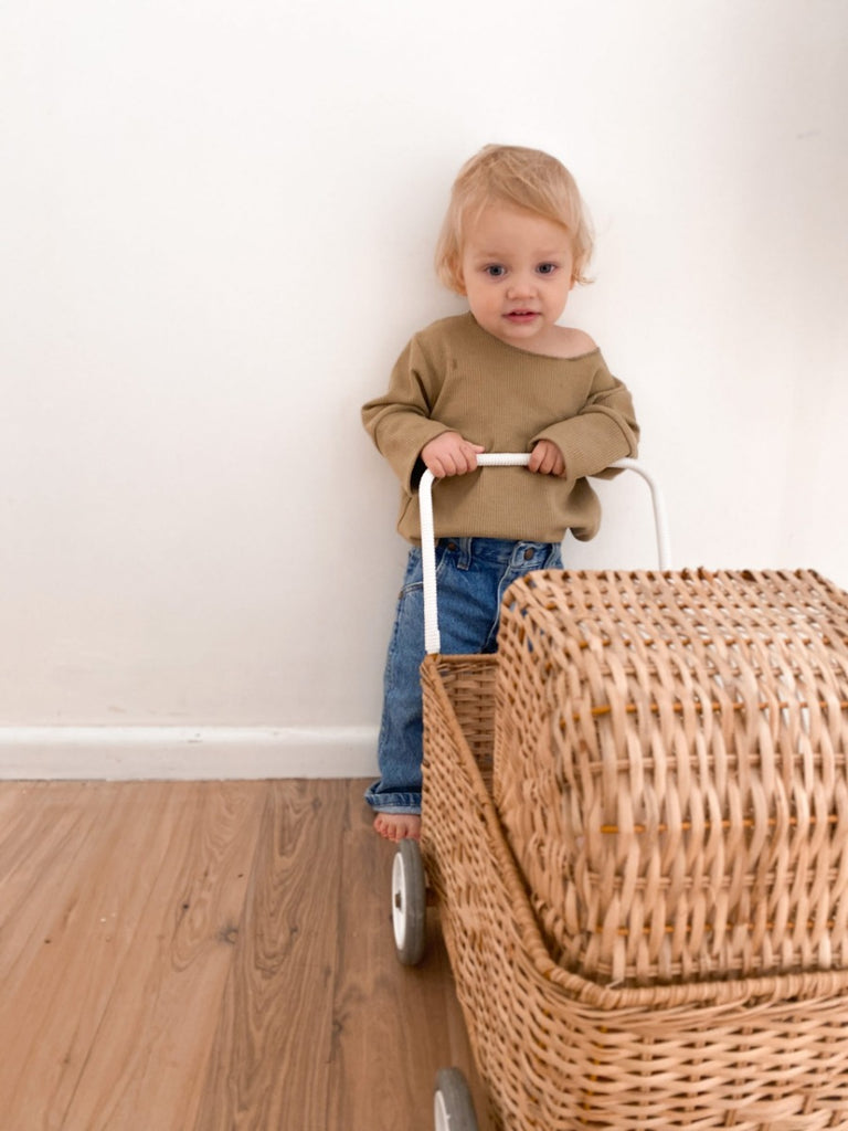 US stockist of Fable & Ford's long sleeve, gender neutral waffle top.  Made from soft 100% cotton in olive.
