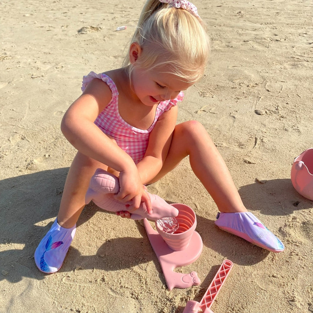 US stockist of Scrunch's silicone Snail Water Measurer in Dusty Rose.