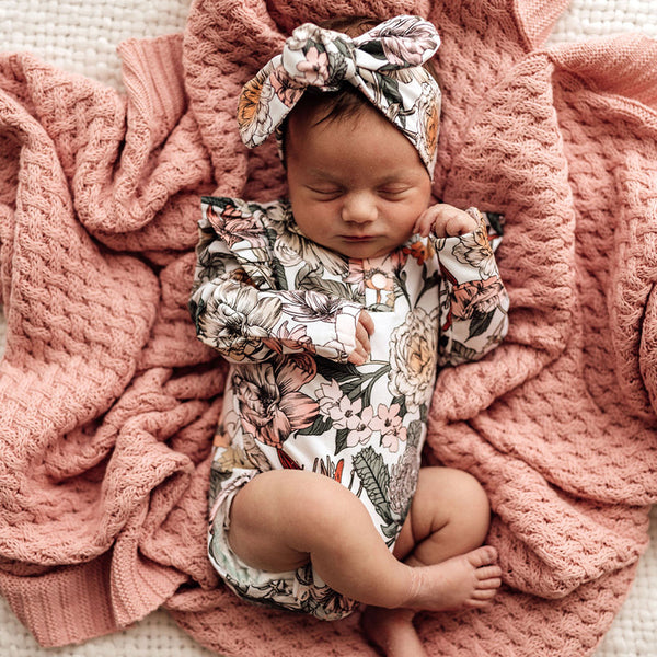 US stockist of Snuggle Hunny Kid's organic long sleeve ruffle bodysuit in Australiana.
