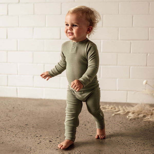 US stockist of Snuggle Hunny Kid's organic cotton jersey, dewkist zip footed sleeper.