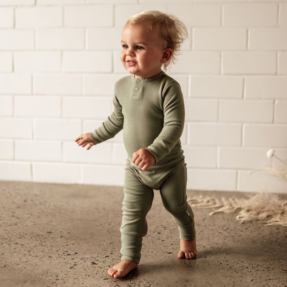 US stockist of Snuggle Hunny Kid's organic cotton jersey, dewkist zip footed sleeper.