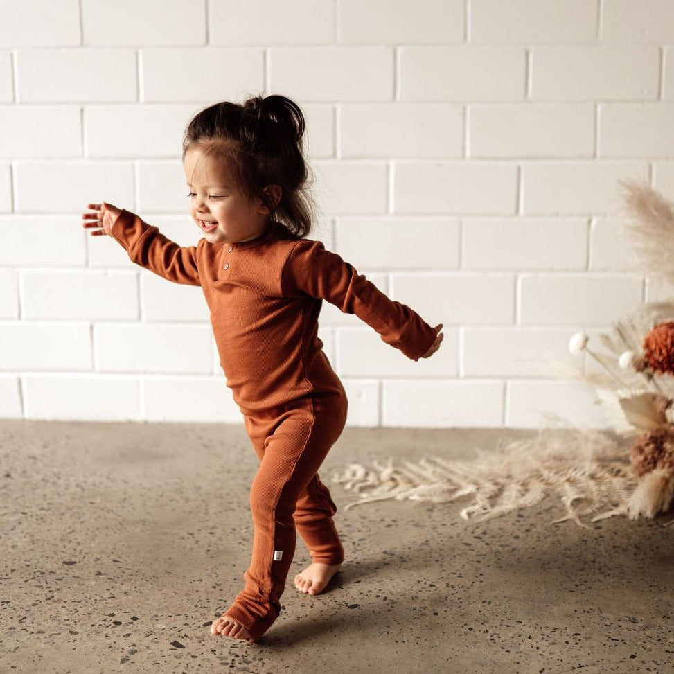 US stockist of Snuggle Hunny Kid's organic cotton jersey, biscuit zip footed sleeper.