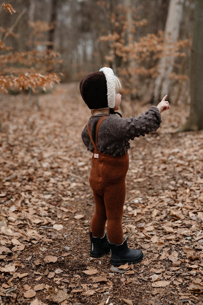 US stockist of Silly Silas' gender neutral, footed Teddy tights in Cinnamon.  Made from 100% okeo tex cotton with retro braces.