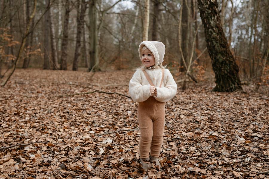 US stockist of Silly Silas' gender neutral, footed Teddy tights in Light Brown.  Made from 100% okeo tex cotton with retro braces.