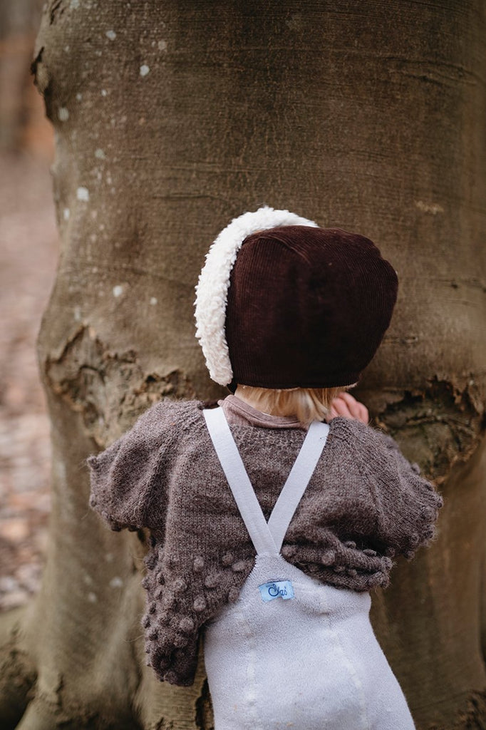 US stockist of Silly Silas' gender neutral, footed Teddy tights in Pearl Grey.  Made from 100% okeo tex cotton with retro braces.