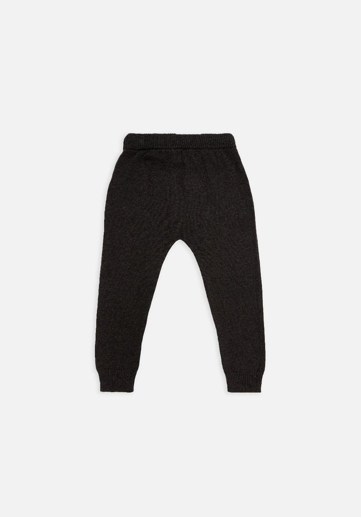 US stockist of Miann & Co's gender neutral charcoal baby knit pants. Made from 100% cotton with functional drawstring, pockets and ribbed cuffs.
