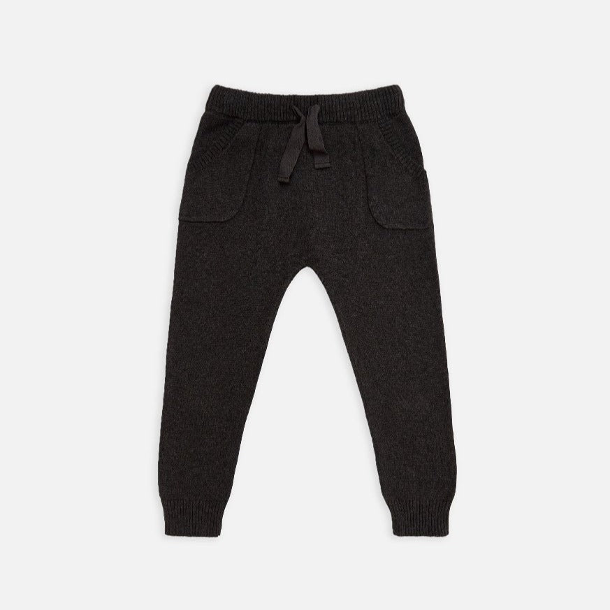 US stockist of Miann & Co's gender neutral charcoal baby knit pants. Made from 100% cotton with functional drawstring, pockets and ribbed cuffs.