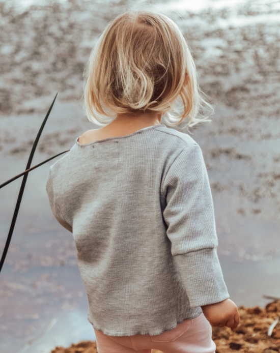 US stockist of Fable & Ford's long sleeve, gender neutral waffle top.  Made from soft 100% cotton in grey.