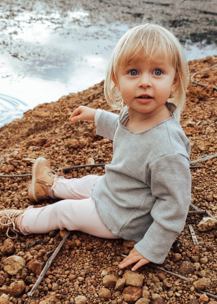 US stockist of Fable & Ford's long sleeve, gender neutral waffle top.  Made from soft 100% cotton in grey.