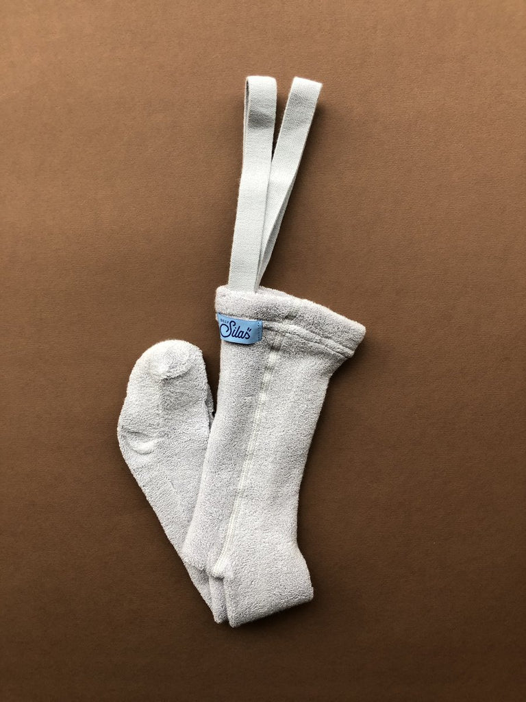 US stockist of Silly Silas' gender neutral, footed Teddy tights in Pearl Grey.  Made from 100% okeo tex cotton with retro braces.