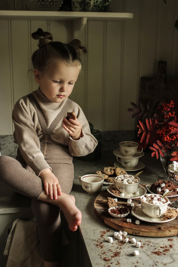 US stockist of Silly Silas gender neutral retro ribbed footless tights in Cacao blend.  Made from 100% cotton and featuring braces.