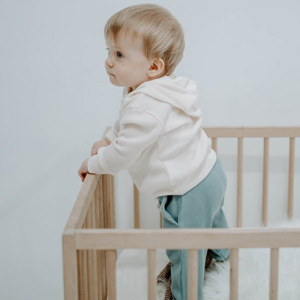 US stockist of Miann & Co's gender neutral jetstream cream baby waffle hooded sweatshirt.  Made from 100% waffle cotton.