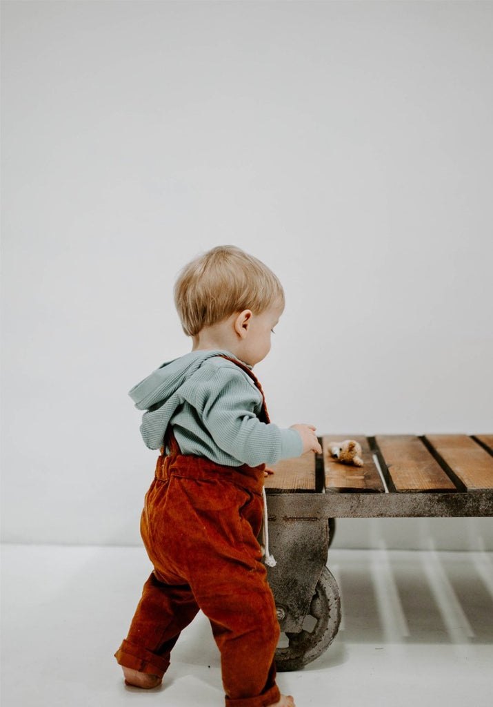 US stockist of Miann & Co's gender neutral slate baby waffle hooded sweatshirt.  Made from 100% waffle cotton.