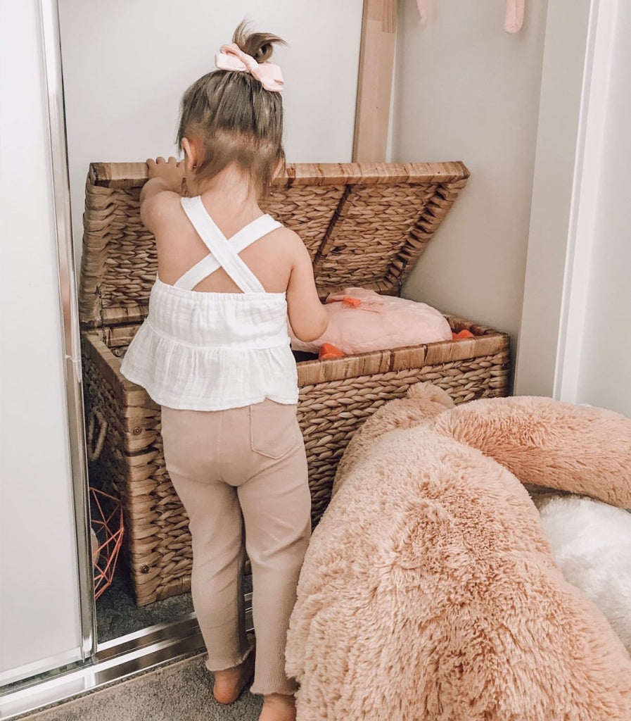 US stockist of Fable & Ford's ribbed cotton leggings with a pocket on the back.  In a pretty mulberry.