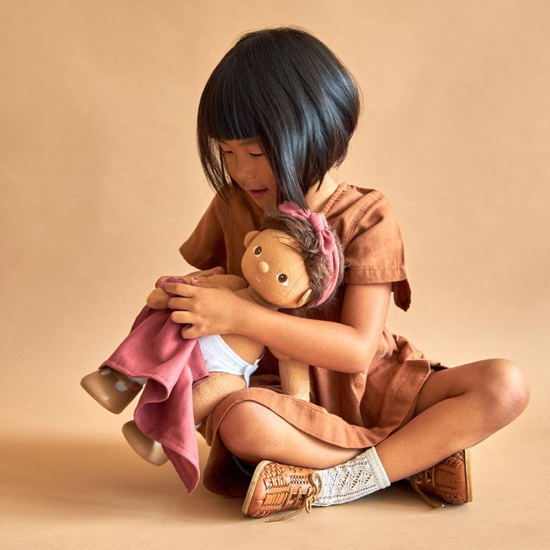 US stockist of gender neutral, brown haired, brown eyed Olli Ella Sprout dinkum doll.  