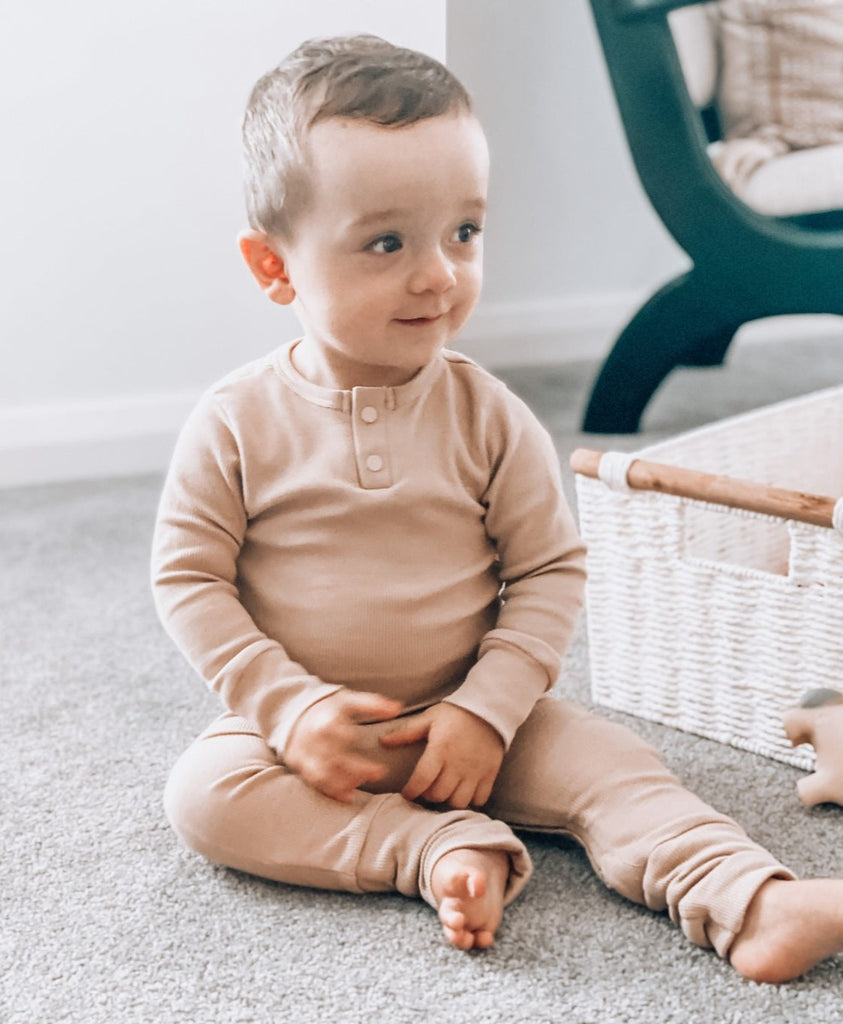 US stockist of Snuggle Hunny Kid's organic jersey Pebble zip growsuit.