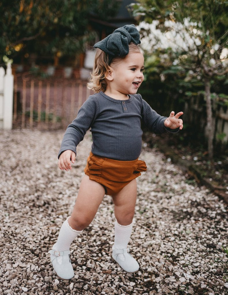 US stockist of Karibou Kids gender neutral, pepper grey Willow long sleeve henley bodysuit in ribbed cotton blend.