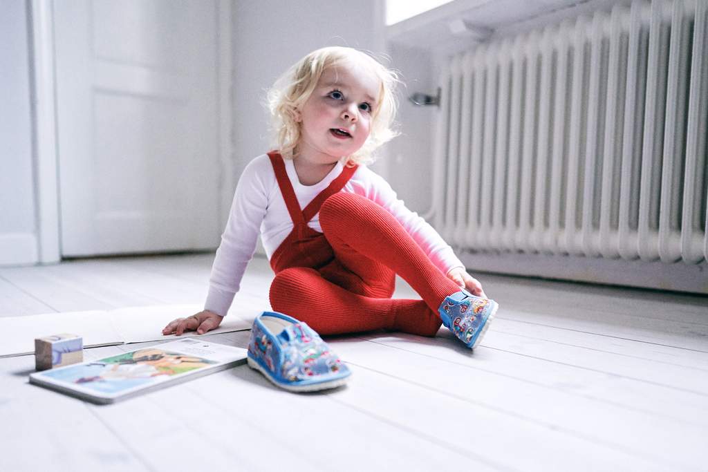 US stockist of Silly Silas gender neutral retro ribbed footed tights in love red.  Made from 100% cotton and features braces.
