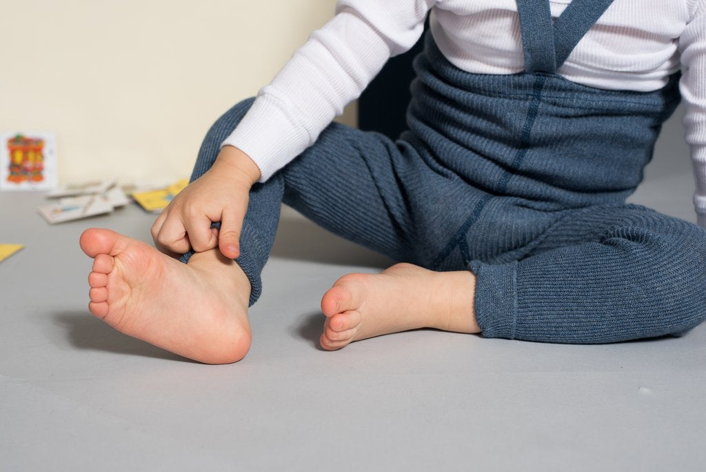 US stockist of Silly Silas gender neutral retro ribbed footless tights in steel blue blend.  Made from 100% cotton and featuring braces.