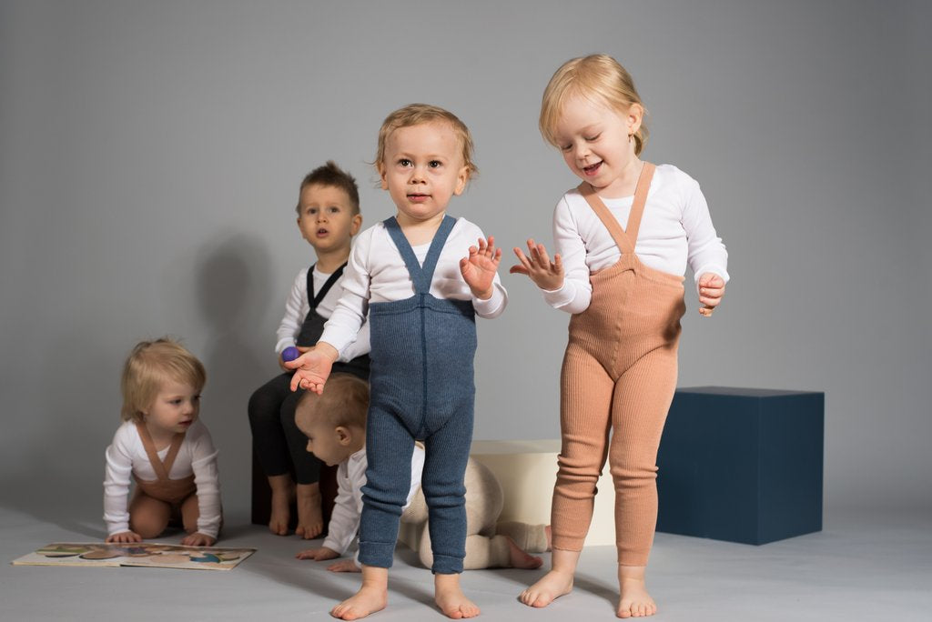 US stockist of Silly Silas gender neutral retro ribbed footless tights in steel blue blend.  Made from 100% cotton and featuring braces.