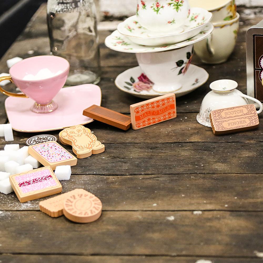 US stockist of Make Me Iconic's Australian Arnott's biscuit tin.  Contains 10pc wooden pretend play biscuits; perfect for tea parties.