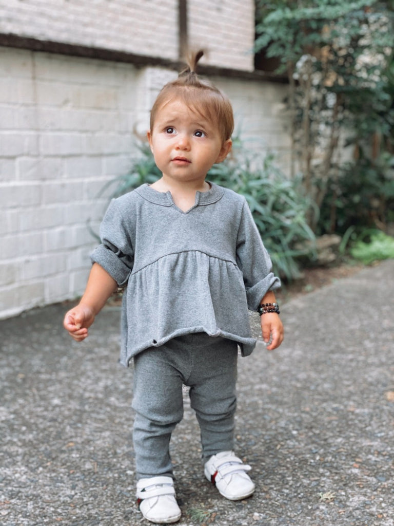 US stockist of Fable & Ford's ribbed cotton leggings with a pocket on the back.  In a lovely slate grey.