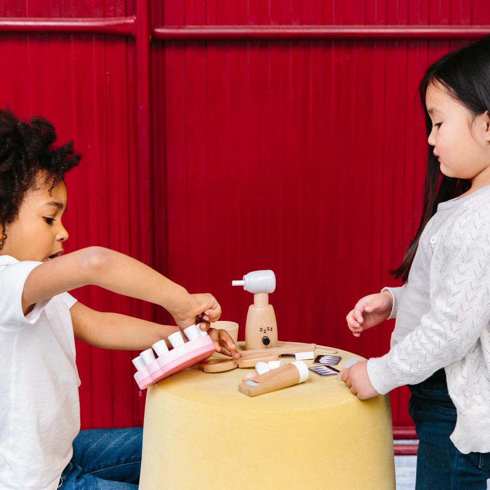 US stockist of Make Me Iconic's 12 piece wooden pretend play dentist kit.  Contains a mouth model, x rays, toothpaster, drill and more.