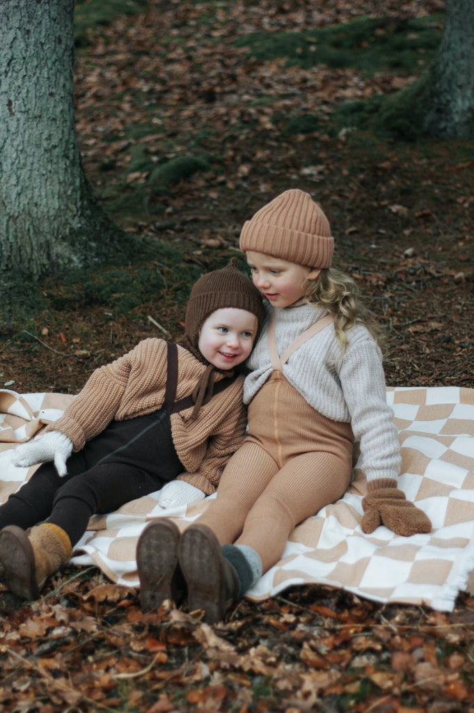 US stockist of Silly Silas' gender neutral, Wooly Footless tights in Cappuccino Brown.