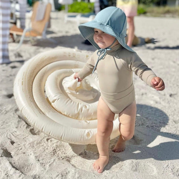 US stockist of Fini the Label's gender neutral, floppy swim hat in heaven. Features elongated back for added sun protection, chin strap and adjustable bow around crown for better fit. Brim is medium stiffness and can be flipped up at front.  Made from nylon/spandex and is quick drying.
