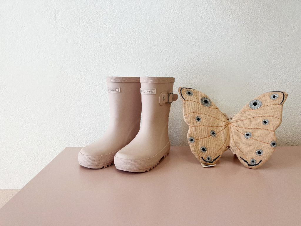 US stockist of Hubble & Duke's natural rubber, Powder Pink rainboots.