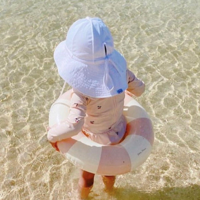 US stockist of Fini the Label's gender neutral floppy swim hat in white. Features elongated back for added sun protection, chin strap and adjustable bow around crown for better fit. Brim is medium stiffness and can be flipped up at front.  Made from nylon/spandex and is quick drying.